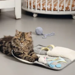 Tapis de jeu Yeezy chaton